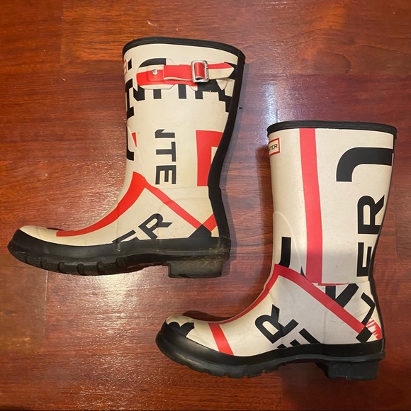 Hunter mid calf rain boots US size 8 needs to be cleaned - Picture 13 of 16